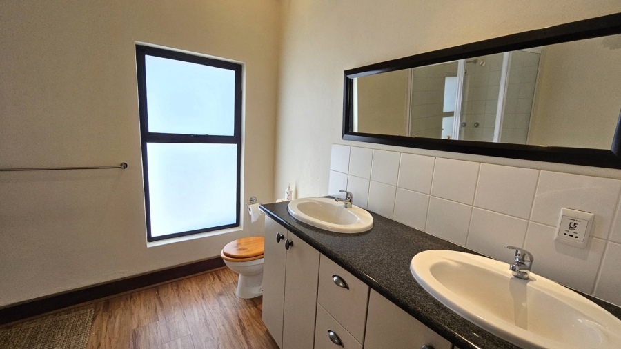 5 Bedroom Property for Sale in The Coves North West